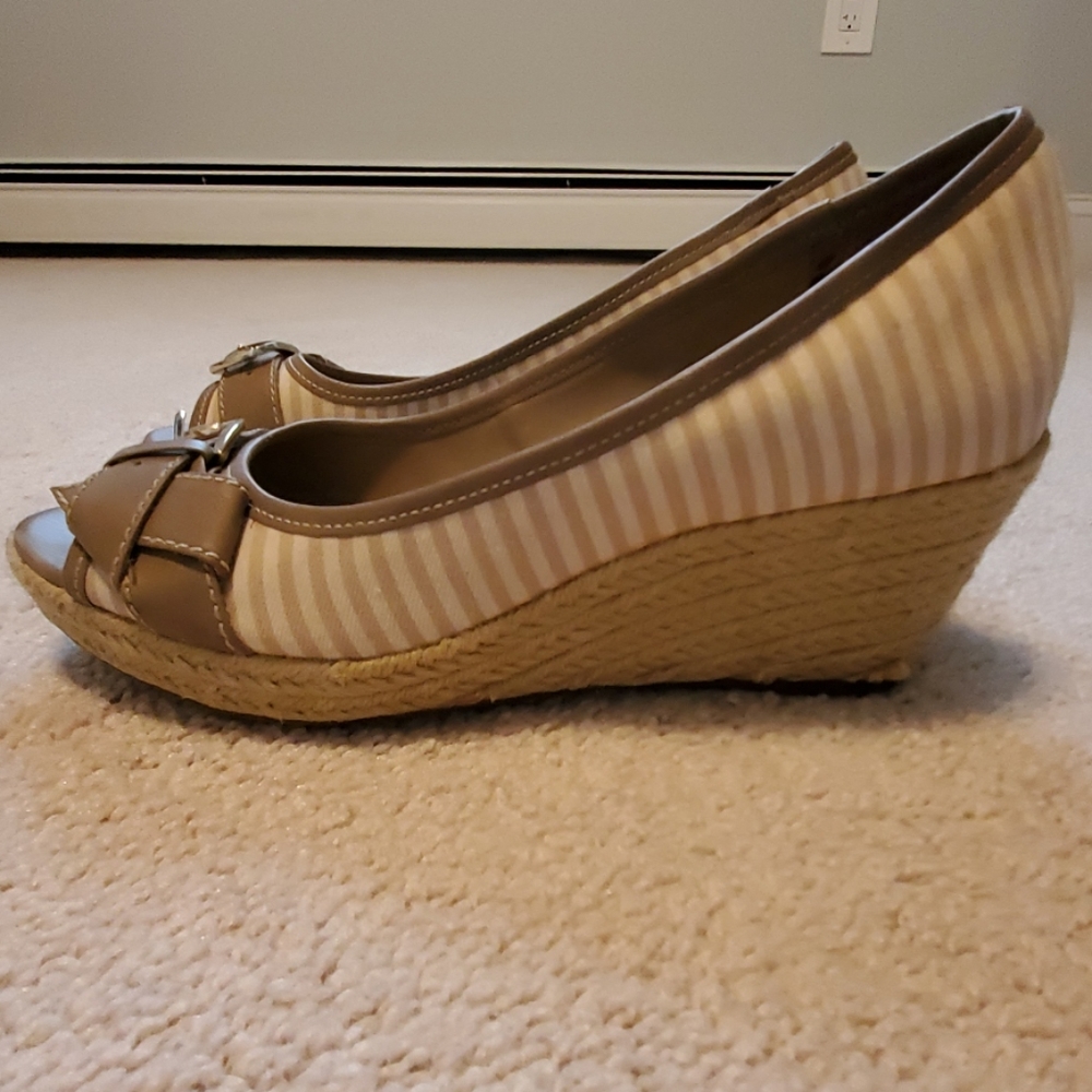 Dress sandals